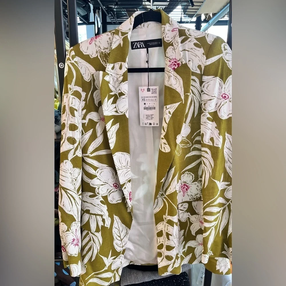 NEW ZARA ( TWO PIRCE SET ) LINEN PRINT PANTS AND BLAZER  SIZE XS
